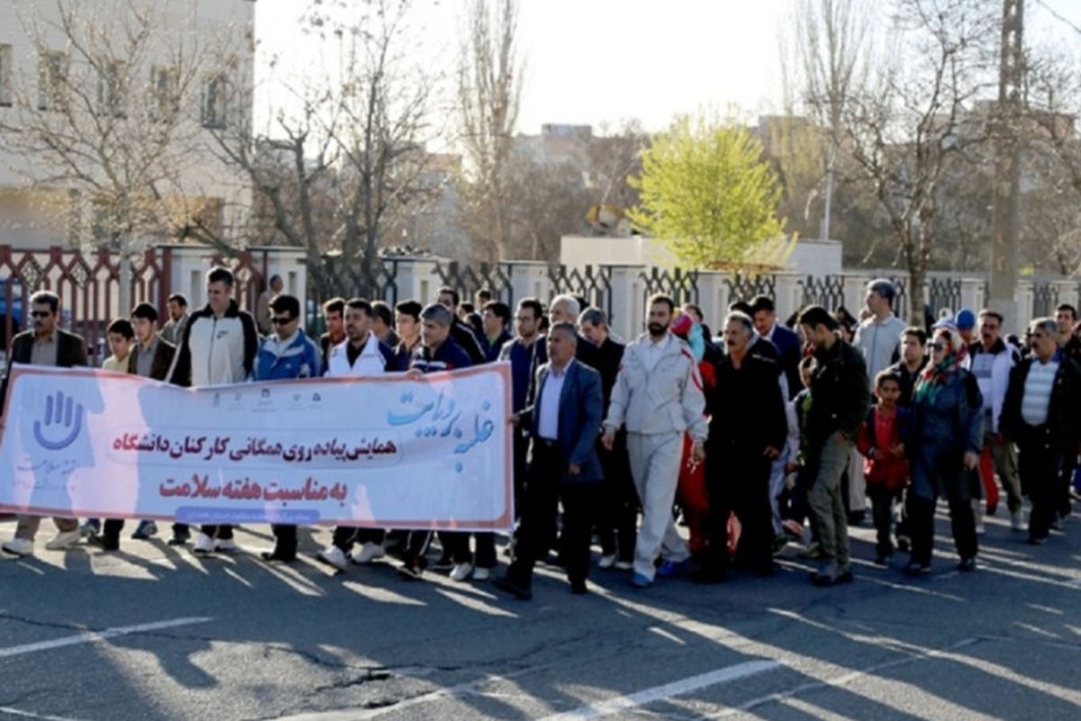 همایش پیاده روی هفته سلامت در همدان برگزار شد