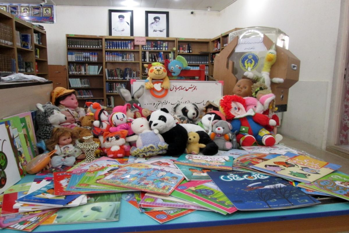 جمع آوری کتاب و اسباب بازی برای کودکان سیل زده لرستان