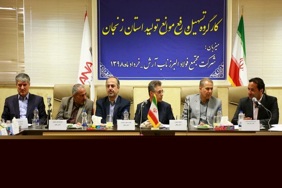 اولویت استخدام در صنایع  باید با متقاضیان بومی باشد