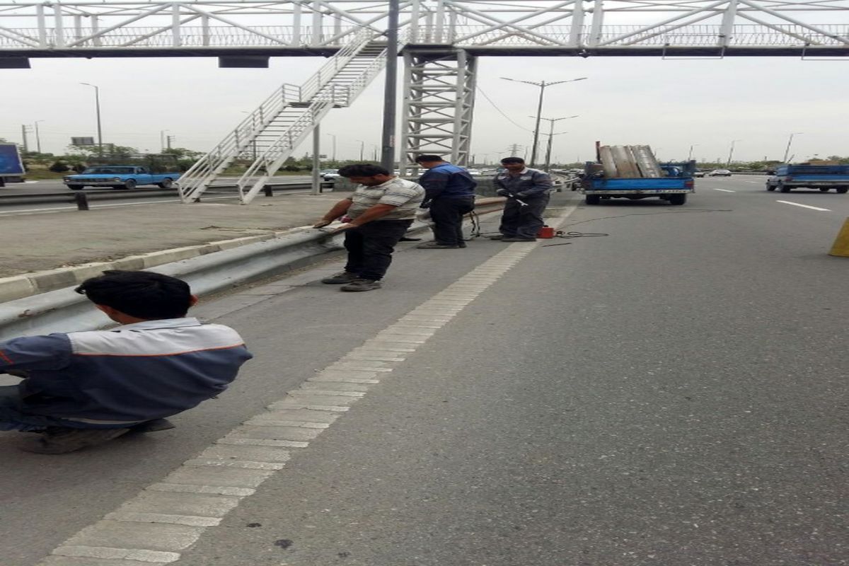 رفع نواقص ترافیکی با نصب ۵۰۰ گاردریل در محل تصادفات بزرگراه آزادگان