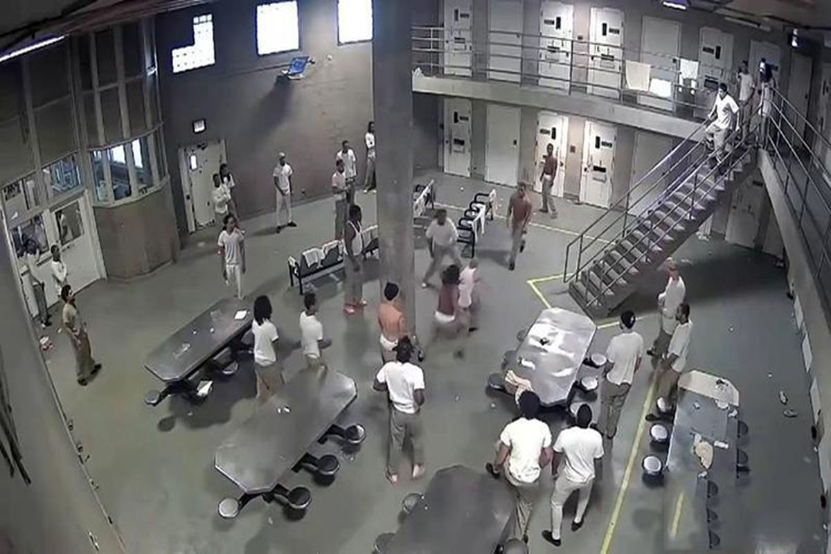 درگیری وحشیانه میان زندانیان خطرناک