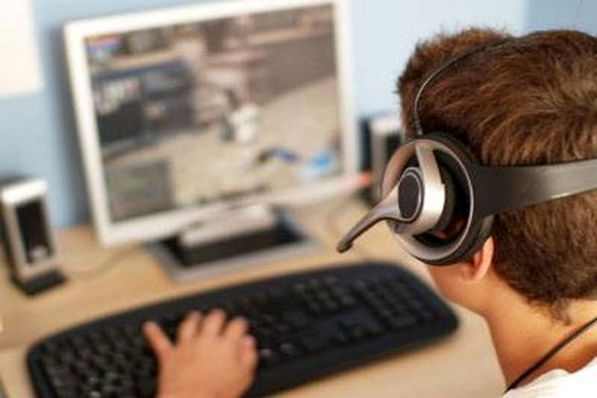 عشاق بازی‌های رایانه‌ای، خشن و منزوی در جامعه/ هنگام بازی رایانه‌ای چشم ۴۰۰۰ حرکت در ساعت دارد