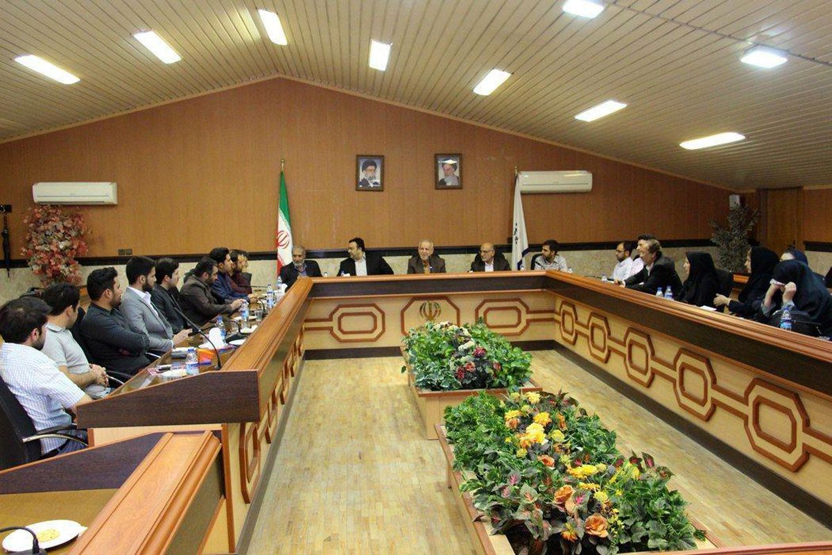 نشست مسئولین فرهنگی هیات های ورزشی استان با یک بنیاد فرهنگی