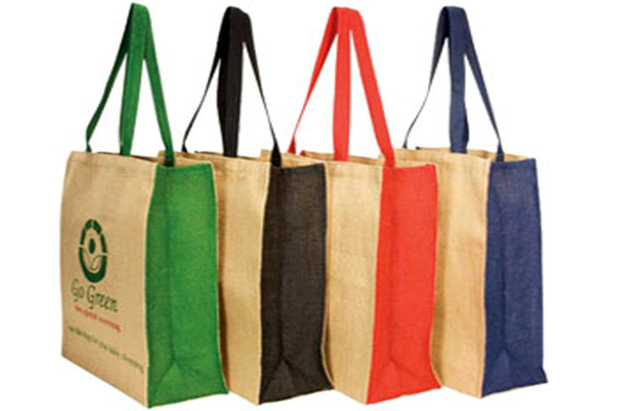 توزیع کیسه های پارچه ای و جایگزینی آنها با نایلون در غرف بازیافت منطقه ۱۹