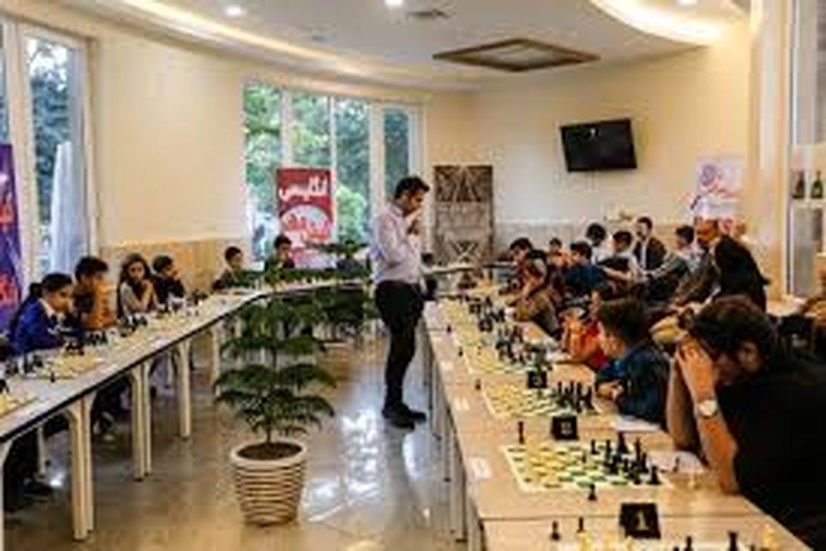 شطرنج سیمولتانه برترینهای استان قزوین برابر قهرمان جهان