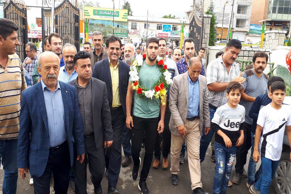 استقبال گرم مردم کلاردشت از دو قهرمان آزادکار کشتی ایران