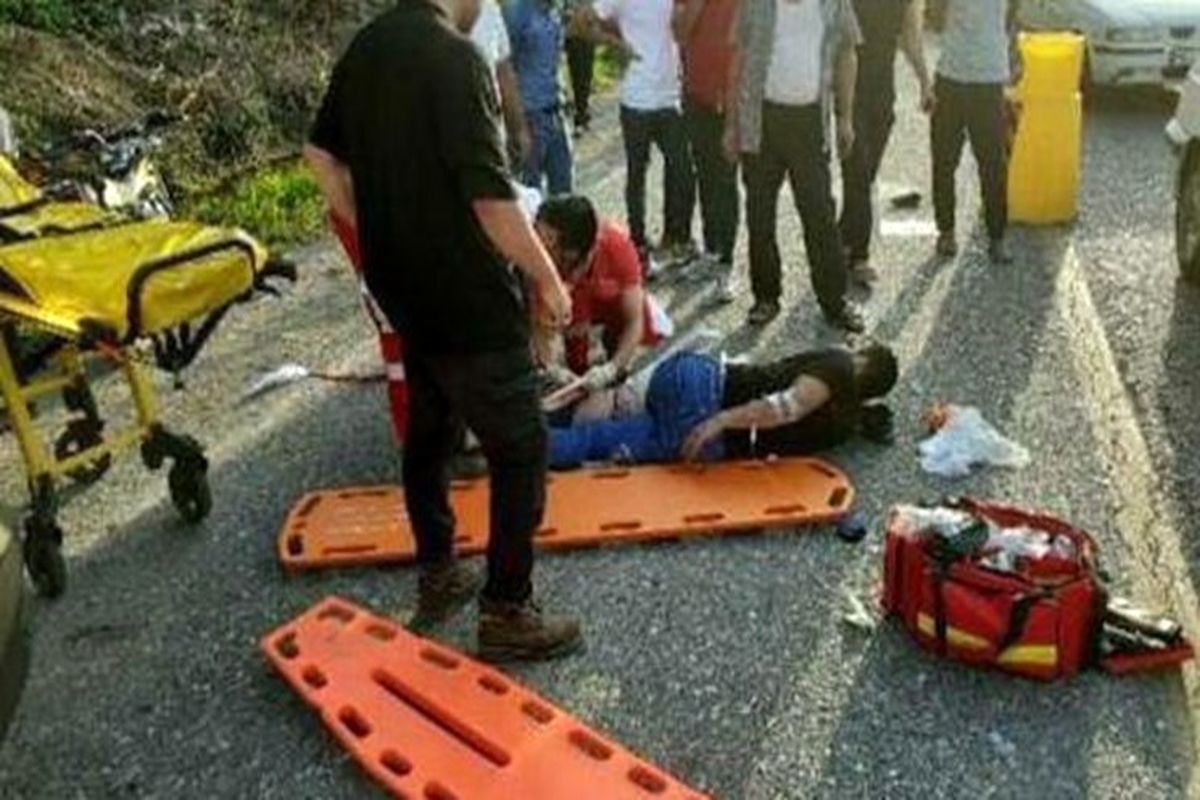 یک نفر کشته در تصادف اتوبوس با تریلی در جاده اصفهان ـ کاشان