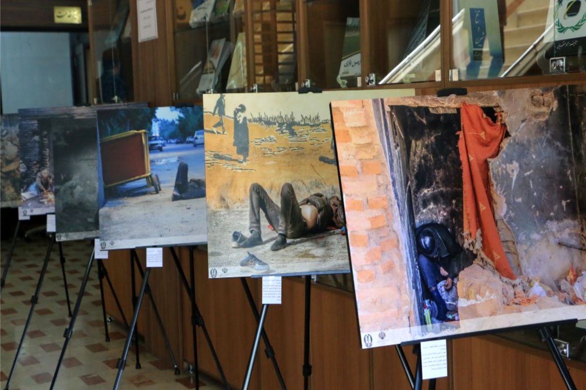 برپایی نمایشگاه عکس اعتیاد در اداره کل فرهنگ و ارشاد اسلامی فارس