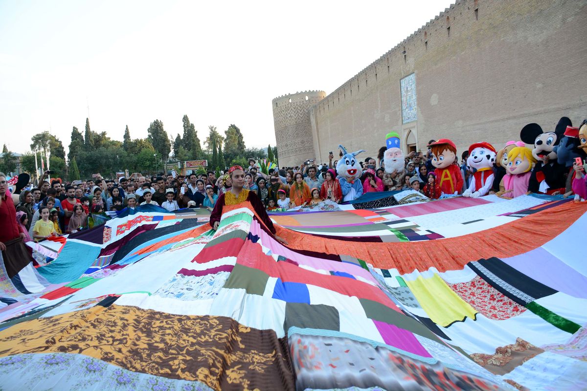 جشنواره ملی تئاتر خیابانی کودک آغاز به کار کرد