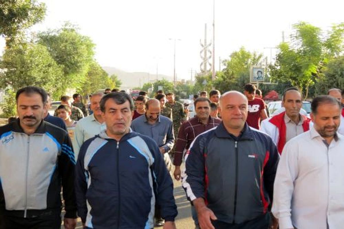 همایش پیاده روی خانوادگی در شهر آبگرم از توابع استان قزوین برگزار شد