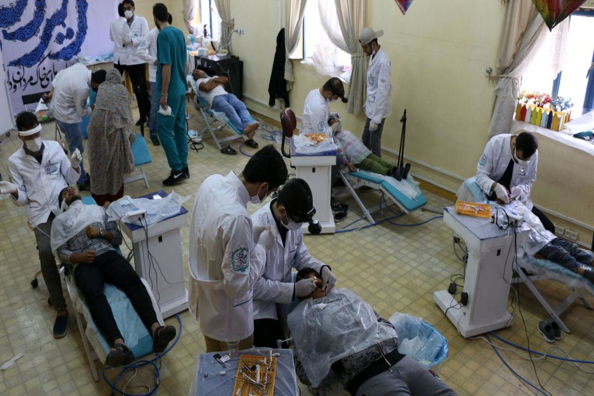 خدمات درمانی به مردم فیروزآباد کرمانشاه ادامه دارد