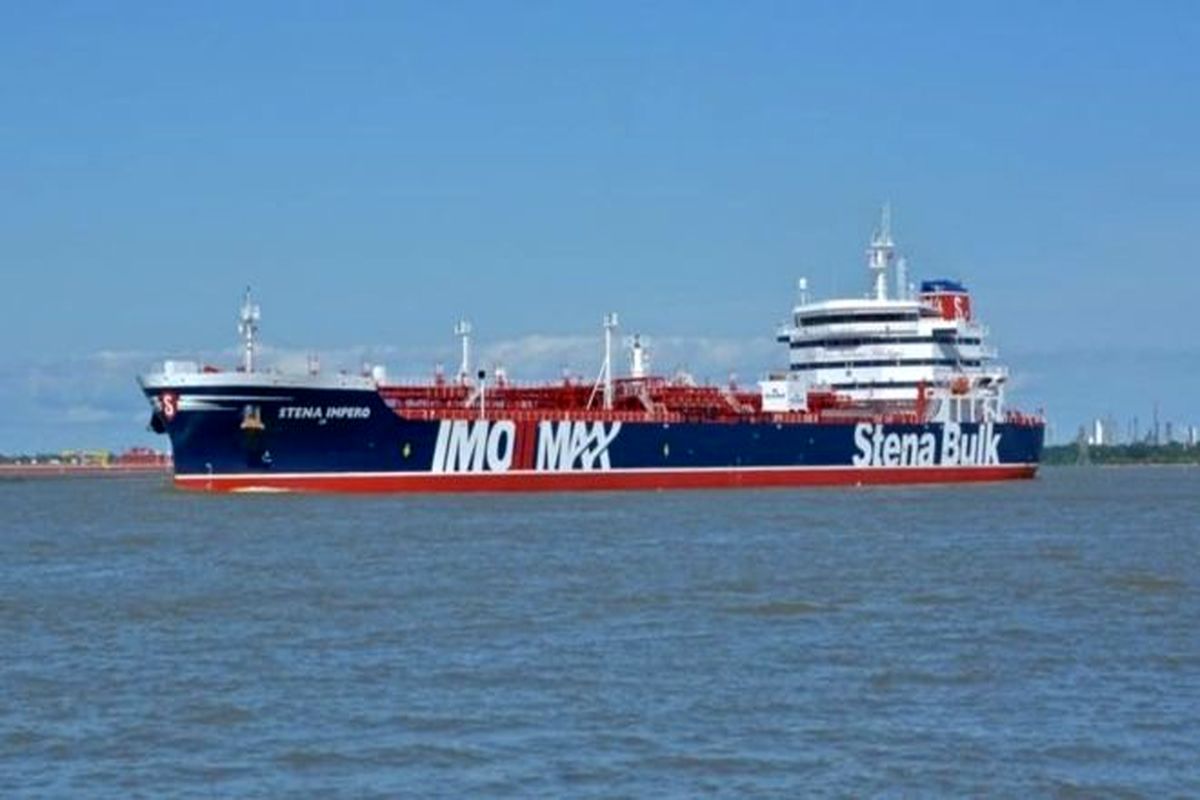 کشتی‌های بازرگانی پرچم قرمز انگلیس را کنار می‌گذارند