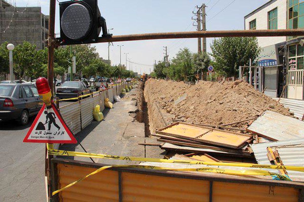 مشارکت در اجرای طرح فاضلاب شهری در بلوار بهشتی کهریزک