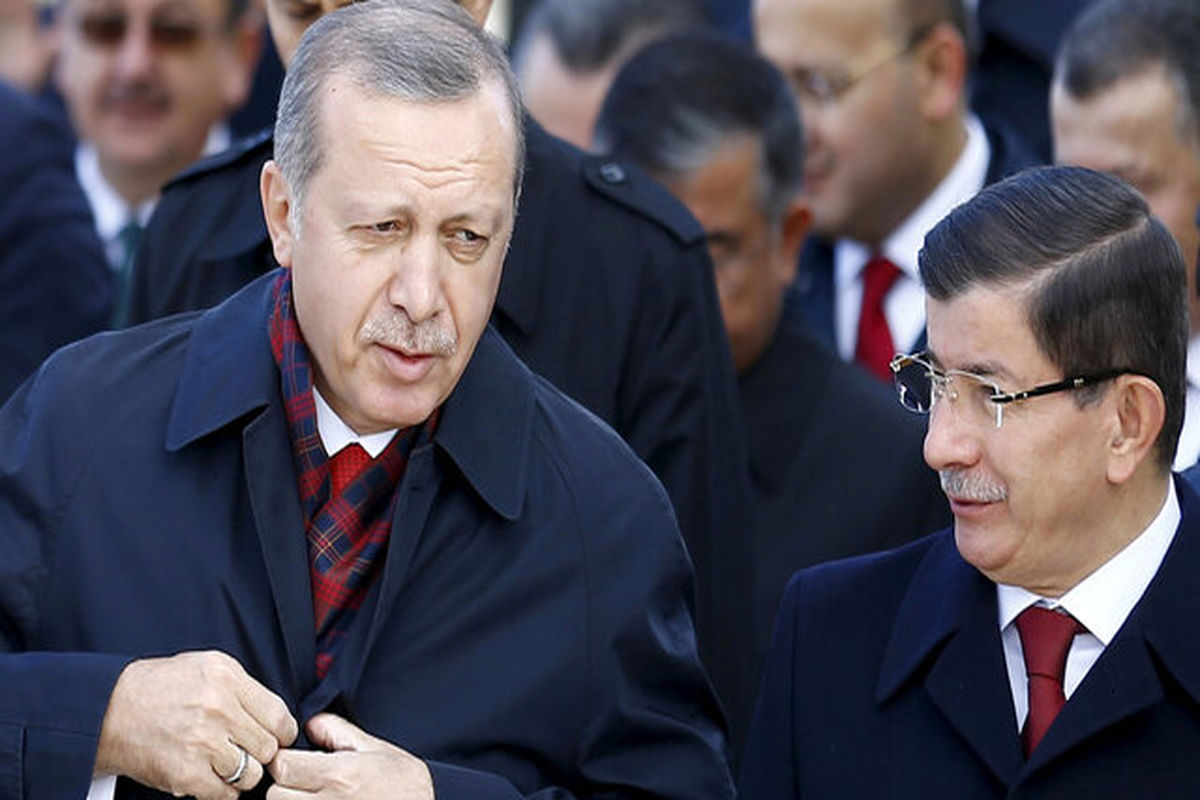 حزب اردوغان نخست وزیر سابق را اخراج می کند