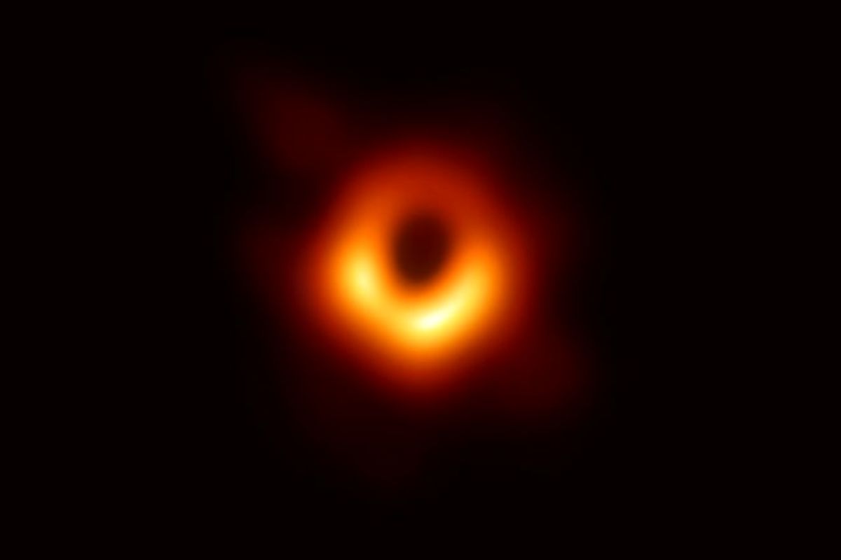کسب جایزه ۳ میلیون دلاری توسط دانشمندانی که اولین تصویر از یک سیاه چاله را ثبت کردند