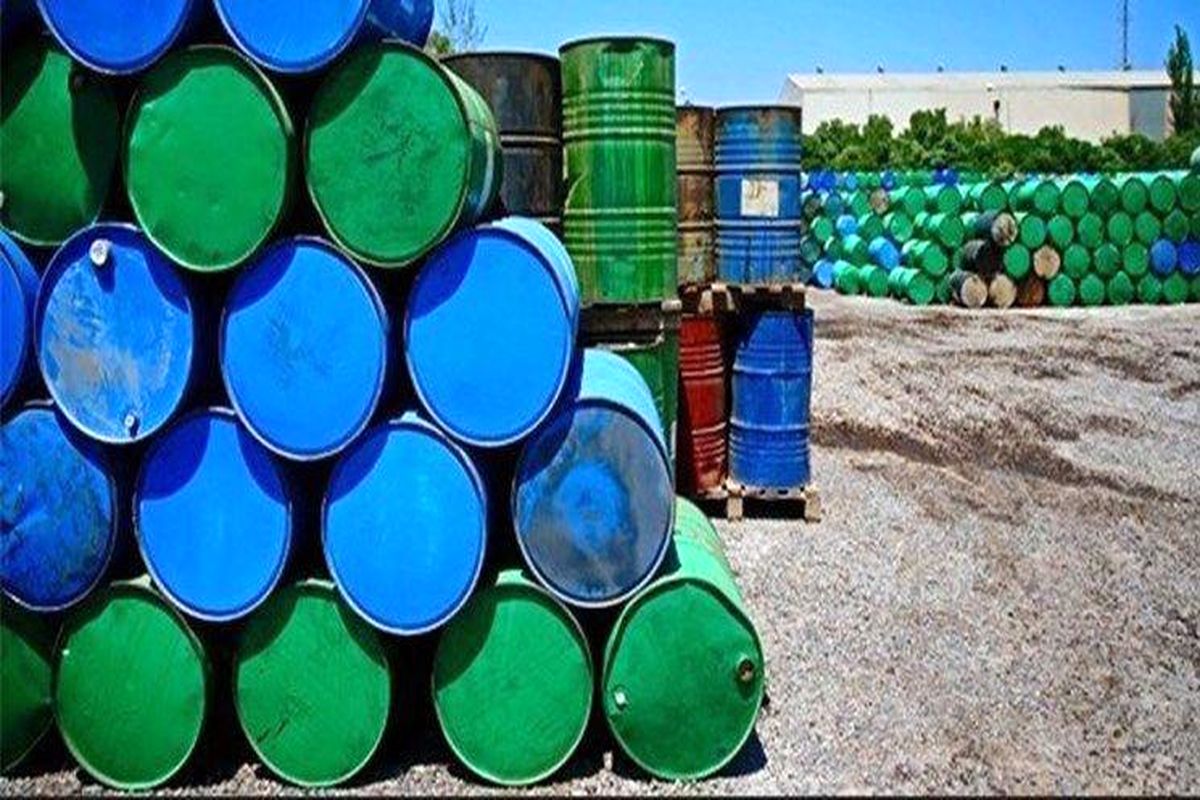 پلمب کارگاه غیر مجاز تولید روغن موتور در قرچک/ ۴۰ هزار لیتر روغن قاچاق کشف شد