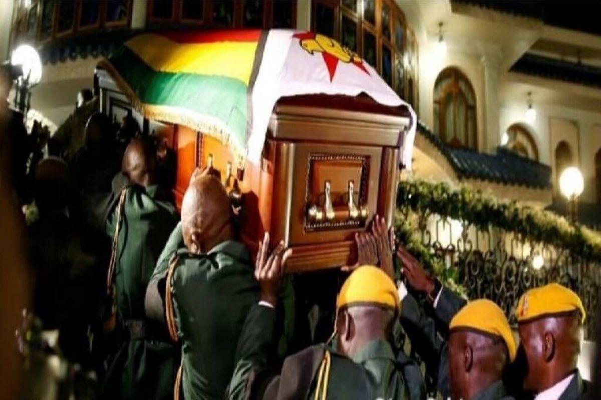 مراسم تدفین موگابه برگزار شد