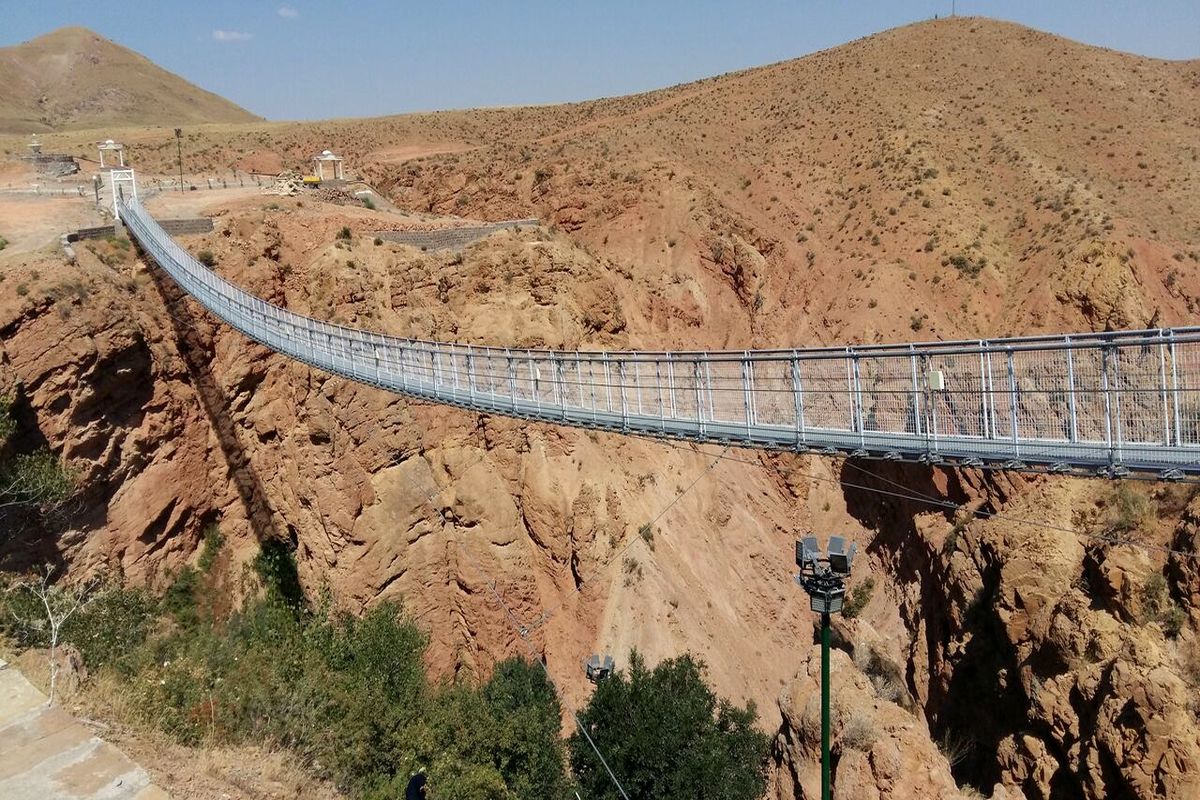 نخستین پل معلق غرب کشور در آوج به بهره برداری رسید