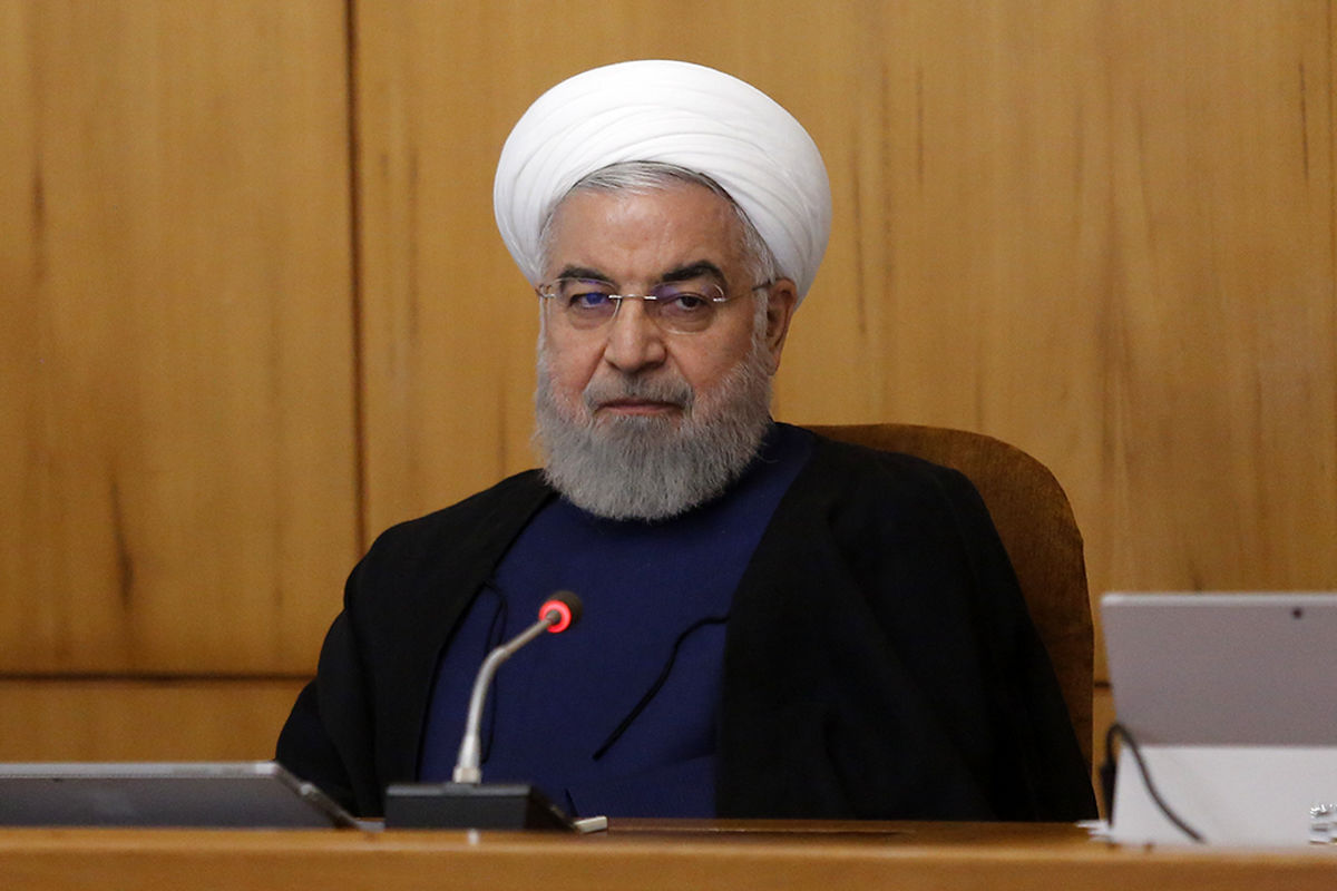 بین استفاده از توان داخلی با برقراری روابط خارجی تضادی نیست/ وظیفه اصلی دولت شعار نیست خدمت صادقانه به مردم است/ باید از ظرفیت کشورهای دوست برای کاهش مشکلات استفاده و با دنیا تعامل داشته باشیم