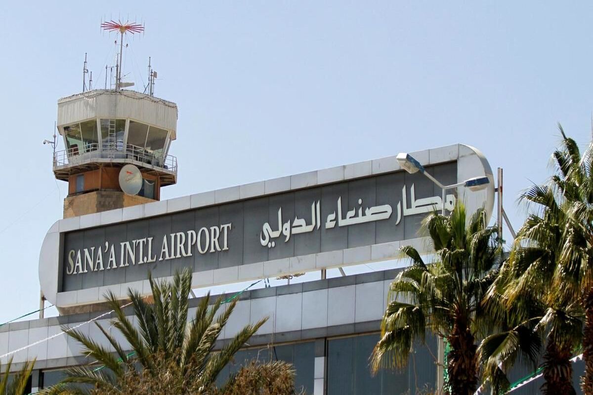 بمب‌افکن‌های سعودی فرودگاه صنعا را بمباران کردند
