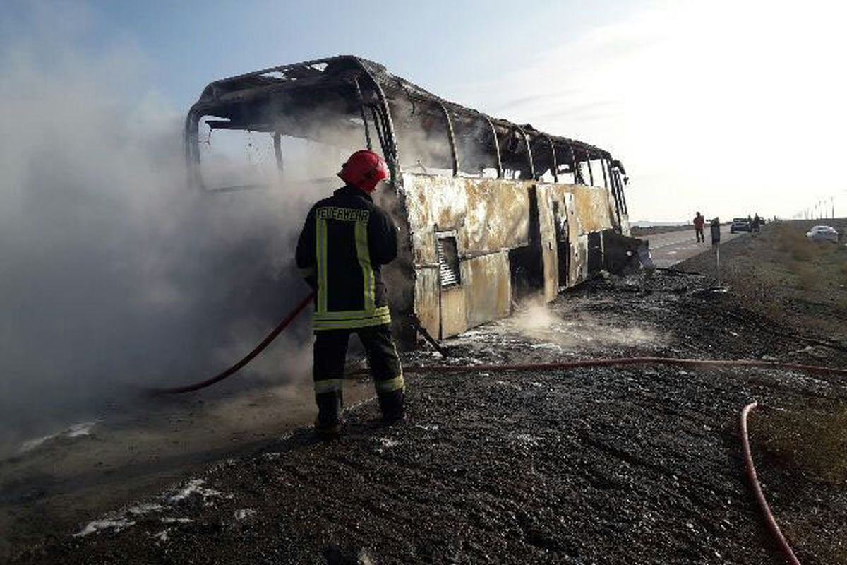 مصدوم شدن  ٦ زائر در  آتش سوزی اتوبوس زائران اربعین