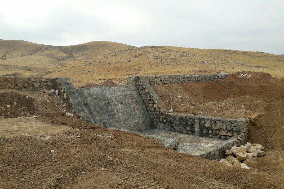 پایان اولین سازه سنگی ملاتی حوزه آبخیز قارلق شهرستان کنگاور