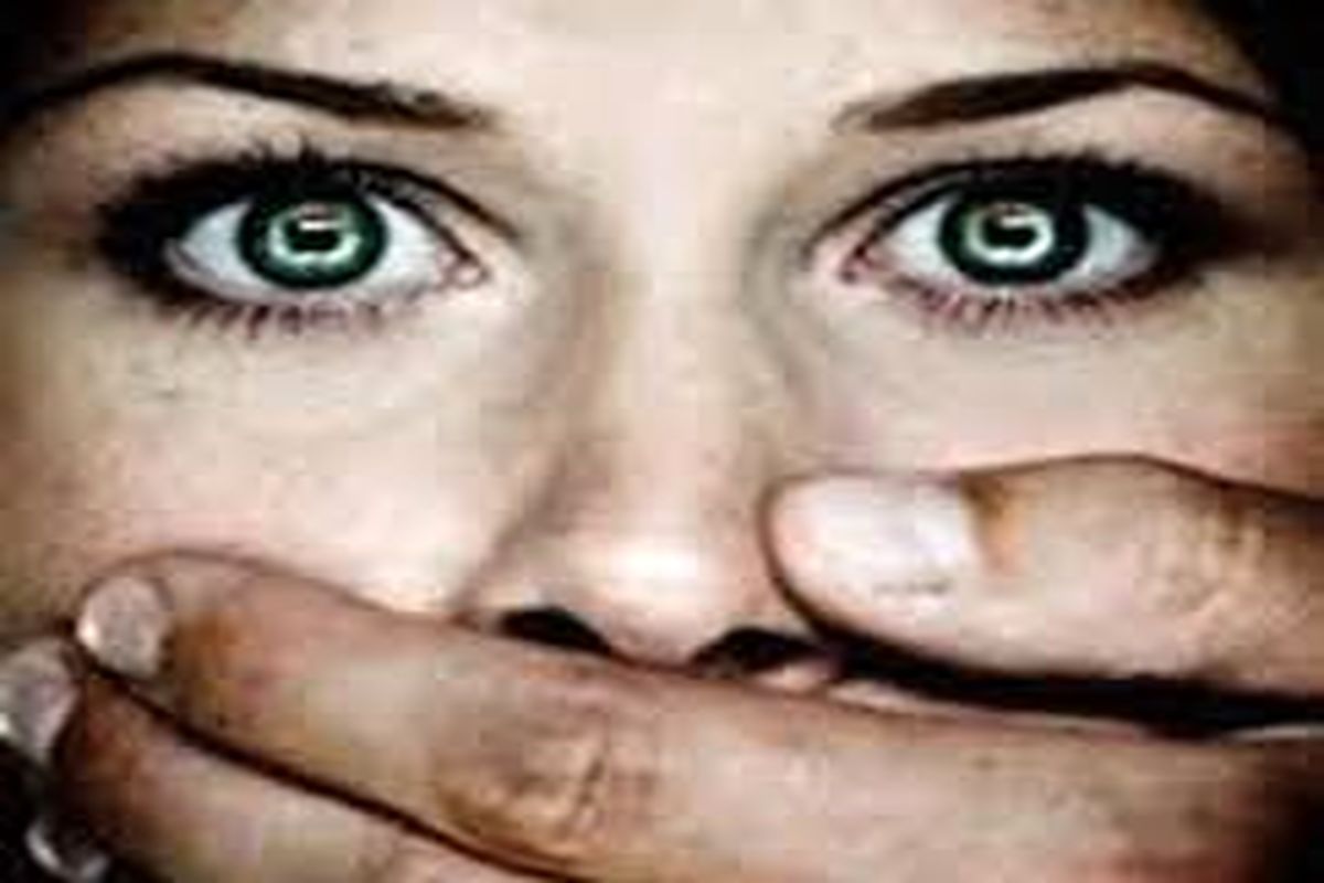 معلم روانشناسی که با شاگردانش ارتباط داشت دستگیر شد/ ۳سال حبس در انتظار خانم معلم