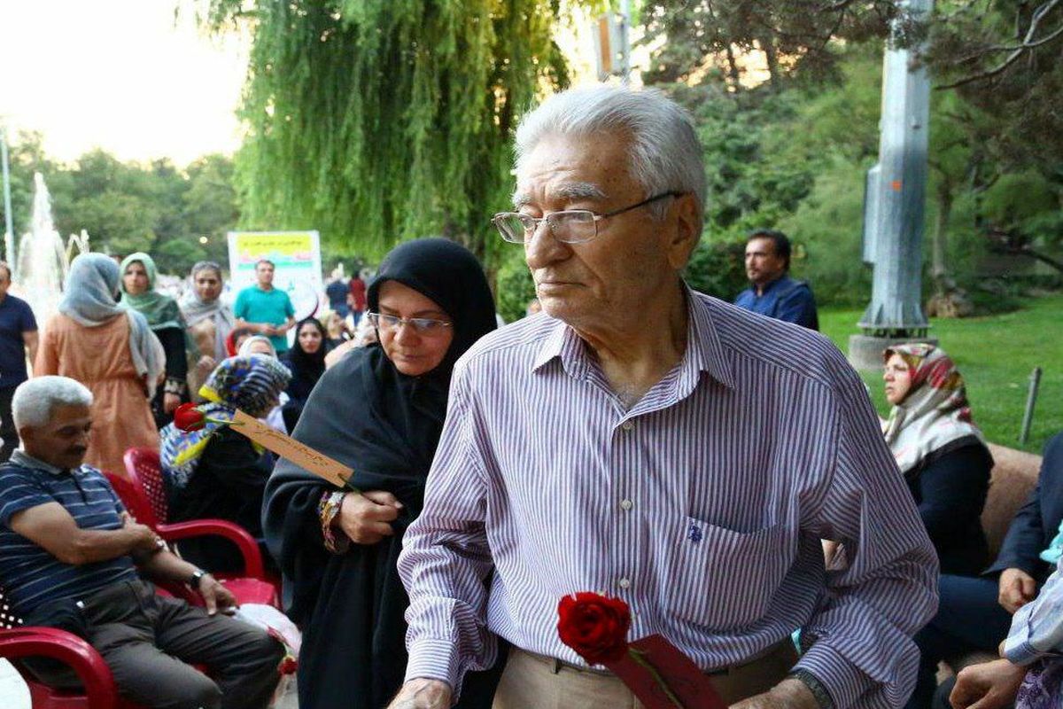 برنامه های  روز جهانی و هفته ملی سالمند در محلات شمال تهران در حال اجراست