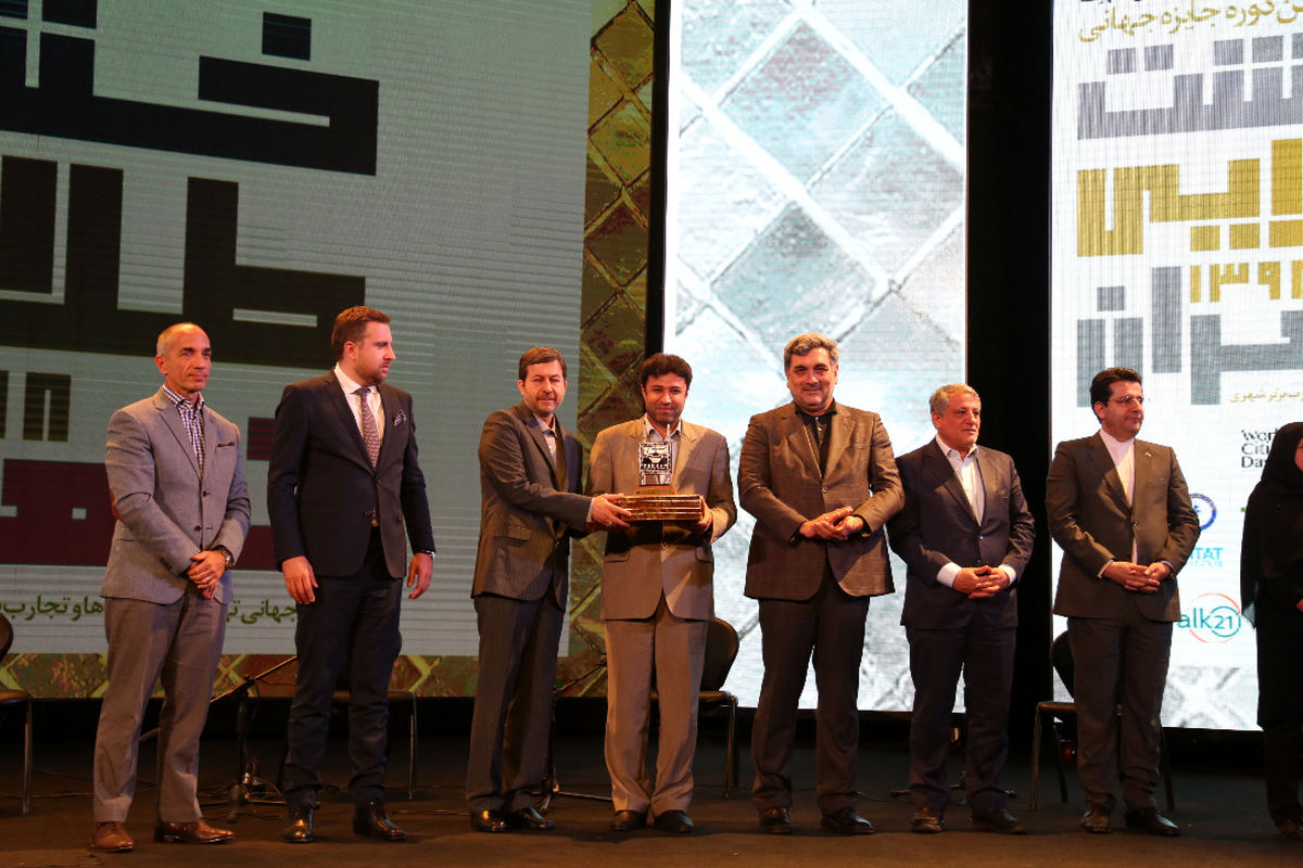 دریافت جایزه بین المللی خشت طلایی تهران توسط شهرداری منطقه ۱۱