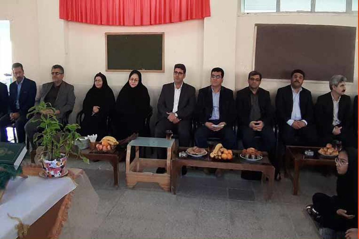 برگزاری روز فرهنگ عمومی در هنرستان دخترانه ایران خرم آباد