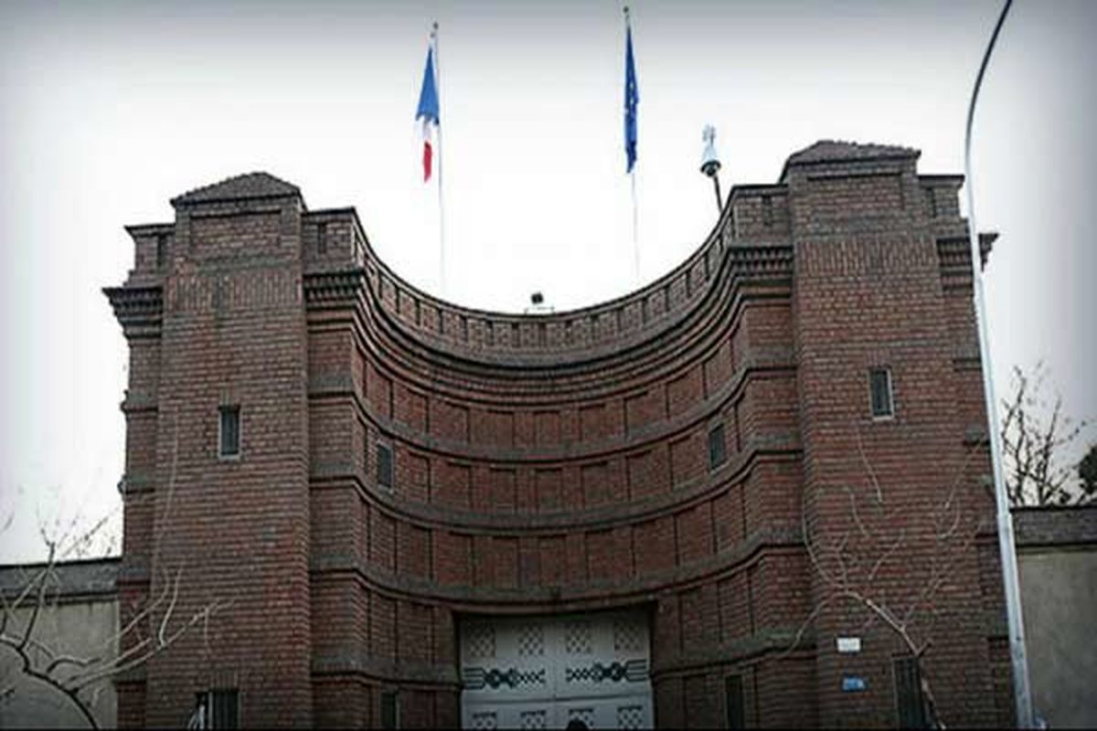 سفارت فرانسه در تهران به خانواده قربانیان زلزله آذربایجان شرقی تسلیت گفت