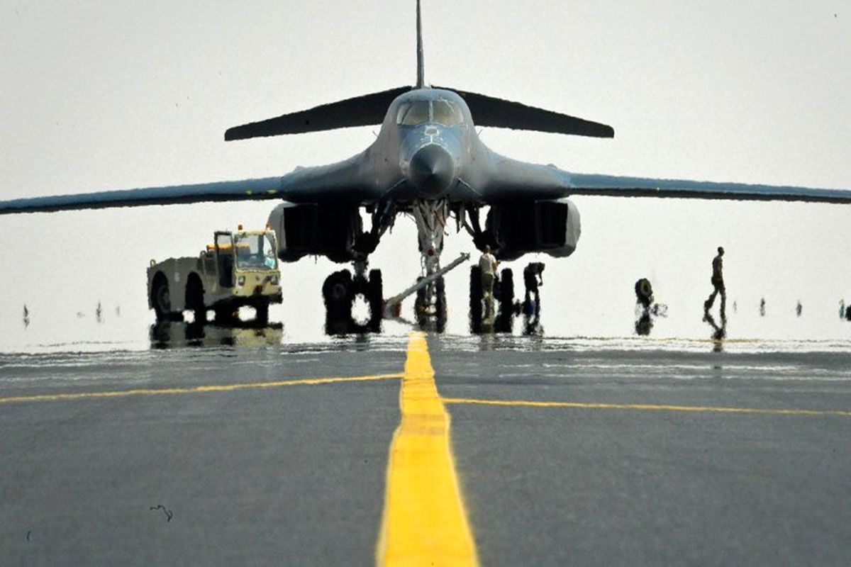 بمب افکن های بی-۱ آمریکا در عربستان فرود آمدند