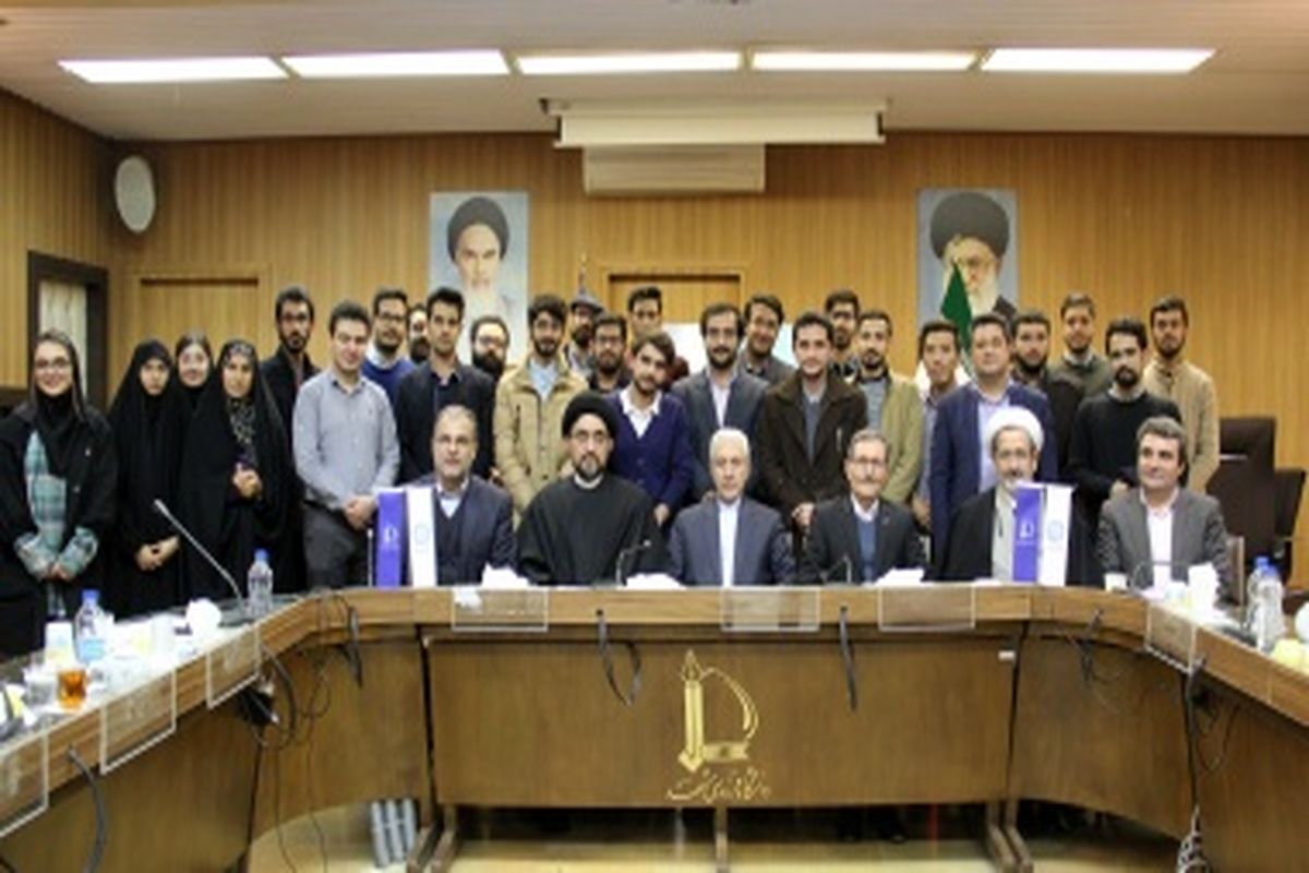 گپ و گفت صمیمانه نمایندگان تشکل‌های دانشجویی دانشگاه فردوسی مشهد با دکتر غلامی