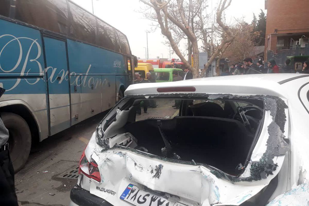 تصادف مرگبار اتوبوس با هفت خودرو در ولنجک