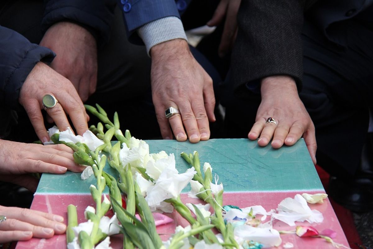 پیکر چهار شهید گمنام در یزد بدون حضور عمومی تشییع می‌شود