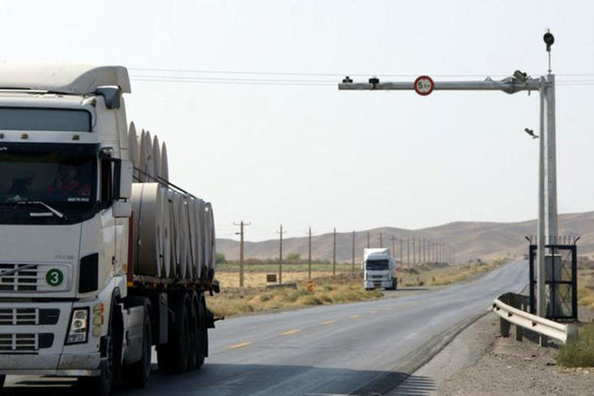 کاهش ترددها در محورهای استان همدان/ورود ۱ میلیون و ۸۰۰ خودرو به استان