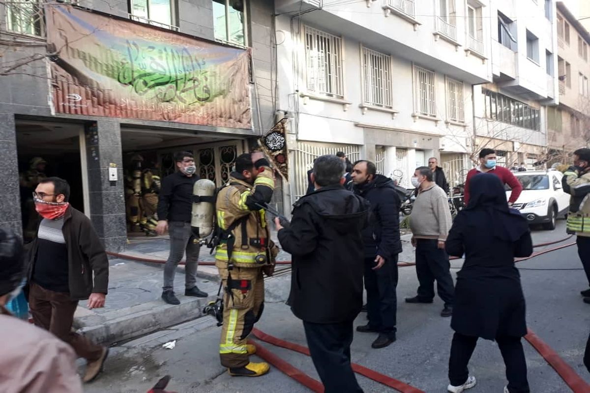 وقوع آتش سوزی گسترده در خیابان بخارست تهران+ عکس