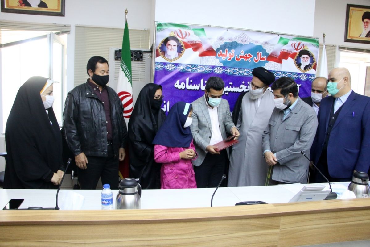 اعطای نخستین شناسنامه فرزند مادر ایرانی مقیم خوزستان/۲۳۰۰ فرزند مادر ایرانی استان در انتظار صدور شناسنامه