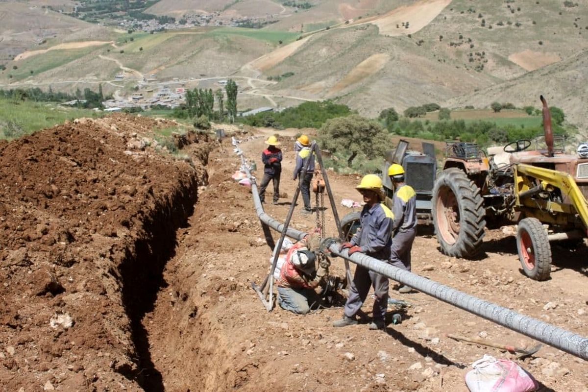 در سال جاری ۶۱۸ کیلومتر شبکه گذاری گاز شهری و روستای در استان کردستان انجام گرفته است