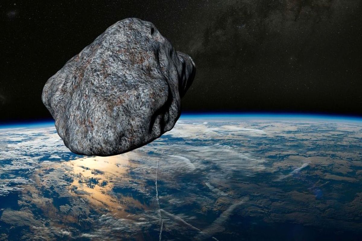 سیارکی به اندازه یک هواپیمای مسافربری دارد به کره زمین نزدیک می شود.