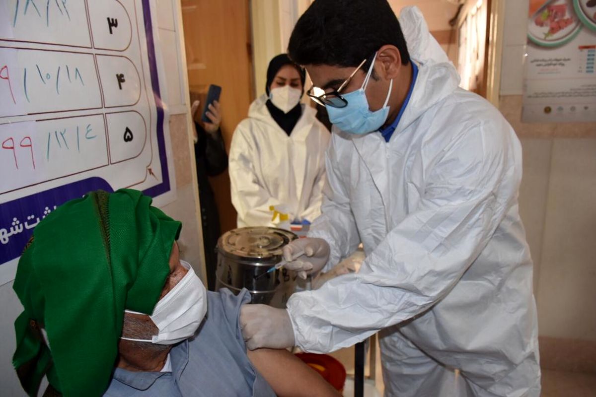 نخستین دوز واکسن کرونا به جانبازان خرمشهر تزریق شد