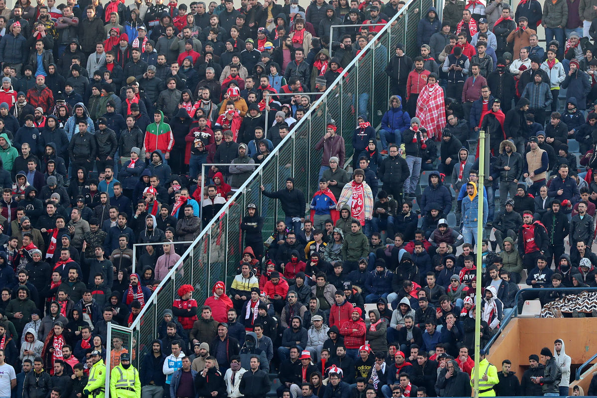 سرخ‌پوشان در یک قدمی محرومیت از پنجره نقل و انتقالات تابستانی+ عکس