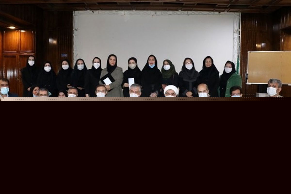 تقدیر از ماماهای نمونه کشوری و استانی توسط دانشگاه علوم پزشکی آذربایجان غربی