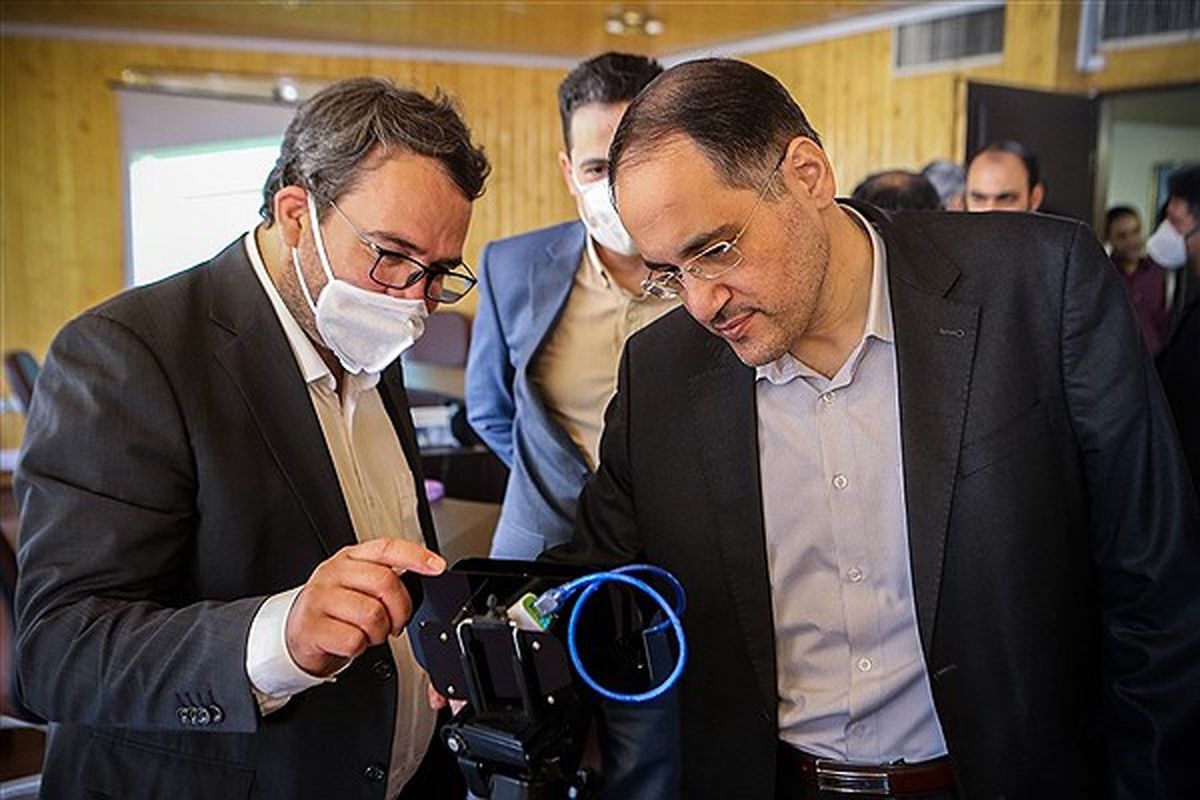 دستگاه اندازه گیری همزمان تب و اکسیژن خون در دانشگاه آزاد اسلامی رونمایی شد