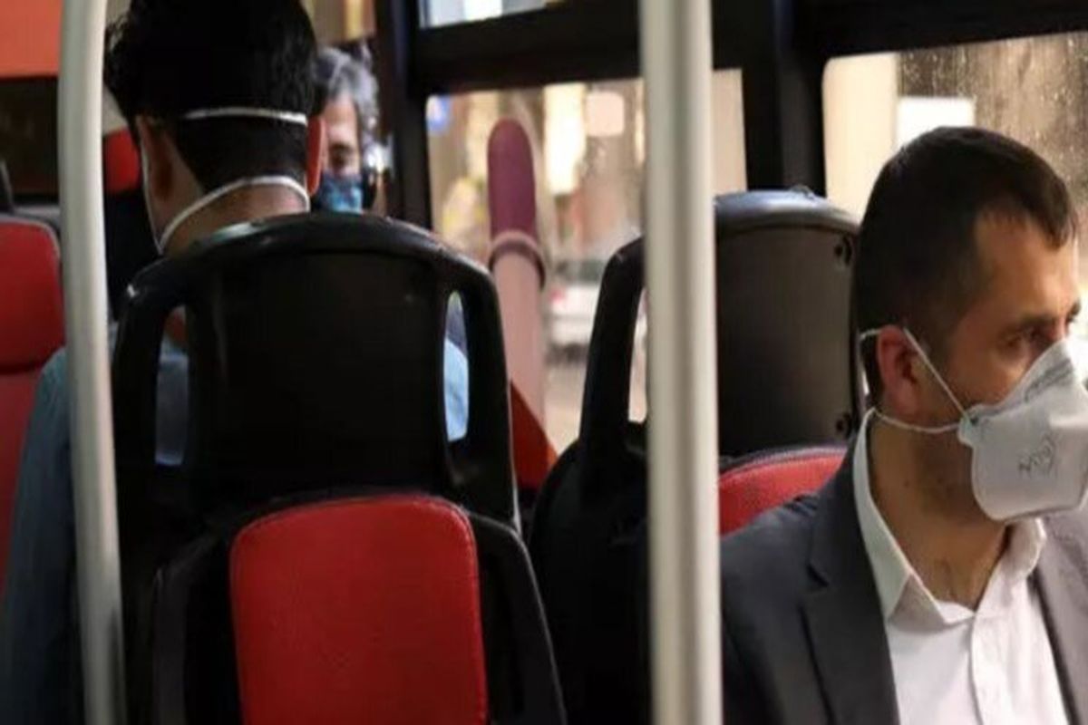 توزیع  ماسک رایگان در ایستگاه‌های پرتردد اتوبوس/ ظرفیت اتوبوس‌های فعال بیشتر از ظرفیت مسافران است