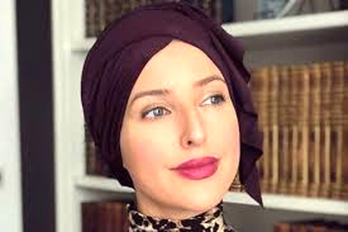 چرا یک دختر آمریکایی حجاب را می‌پذیرد؟ پاسخ‌ جالب خواننده تازه مسلمان شده آمریکا / ببینید