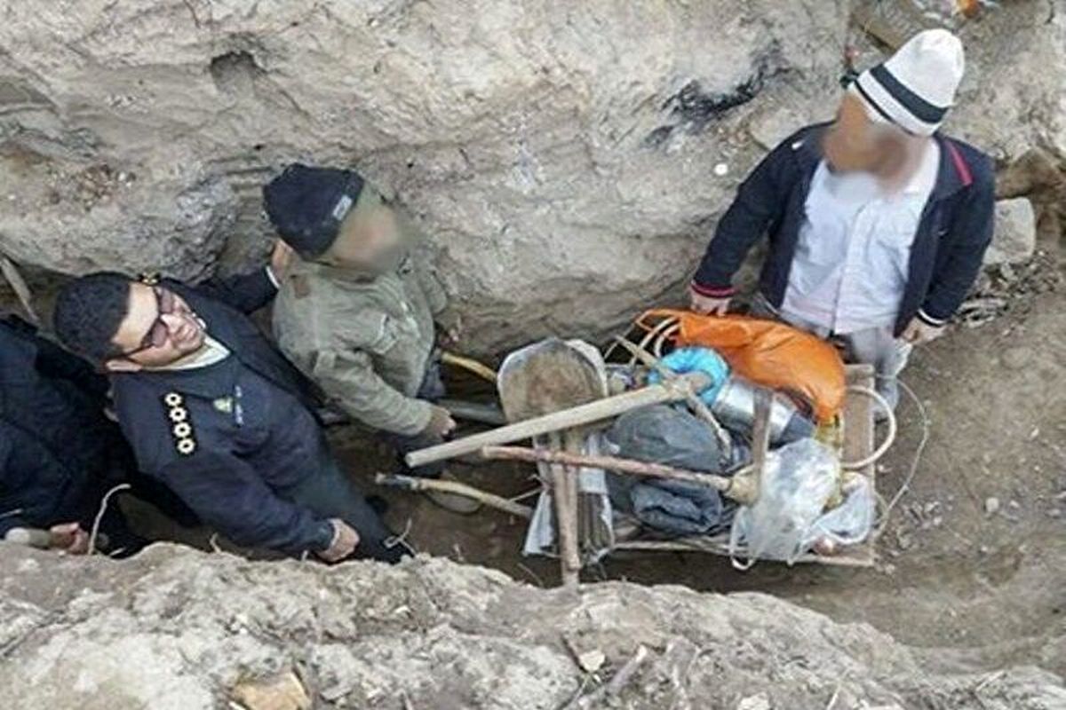 بازداشت جستجوگران عتیقه حین حفاری در استان اردبیل