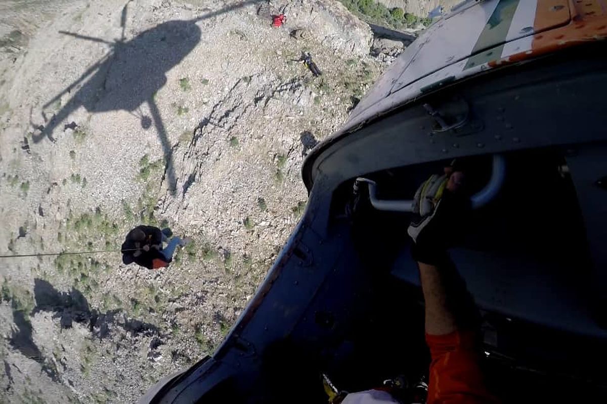 عملیات نجات افراد سقوط کرده از ارتفاعات شمیرانات + عکس