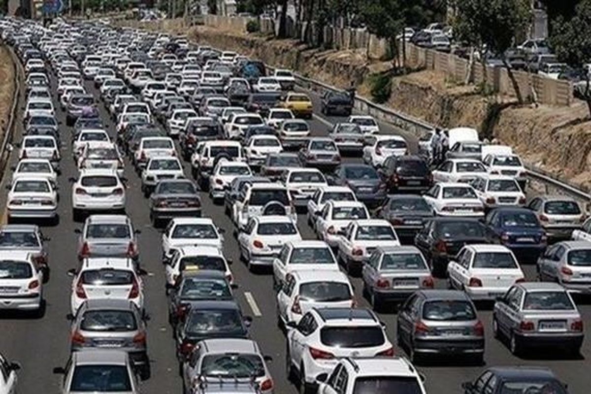 آزادراه قزوین-کرج همچنان پر ترافیک