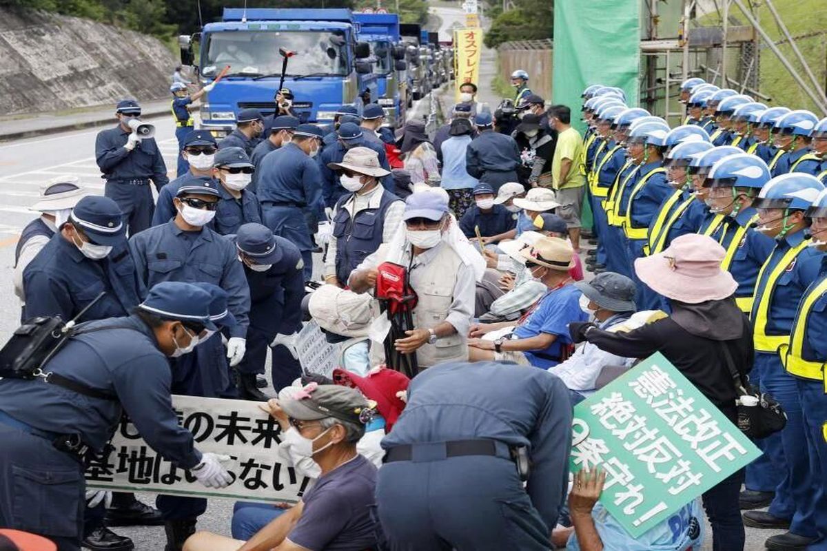 درگیری  مخالفان ساخت پایگاه جدید آمریکا با پلیس ژاپن